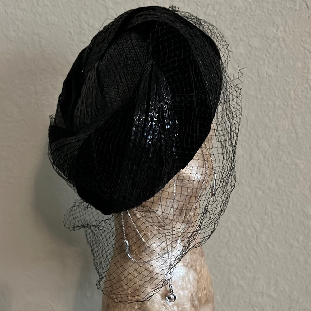 Black 1940’s 50’s hat with net veil